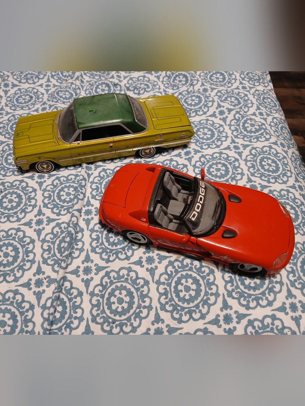 1NDB90TTVintage Tin Litho Friction Car & Dodge Viper RT/10 Diecast Toy Vehicles